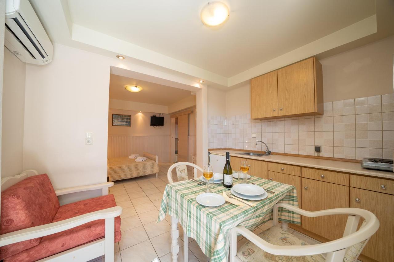 Makis Village-Apartments Agia Efimia Ngoại thất bức ảnh